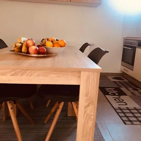 Ferienwohnung - 3 Zimmer, Petrovic Lejlighed