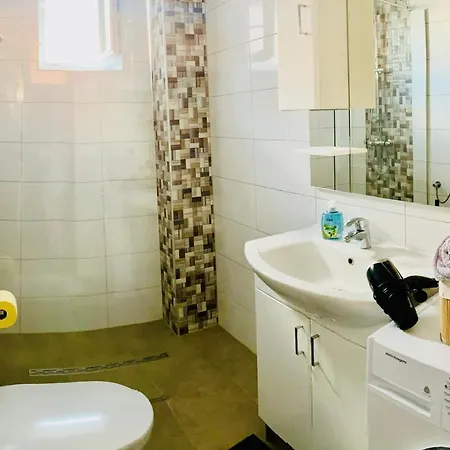 Ferienwohnung - 3 Zimmer, Petrovic *